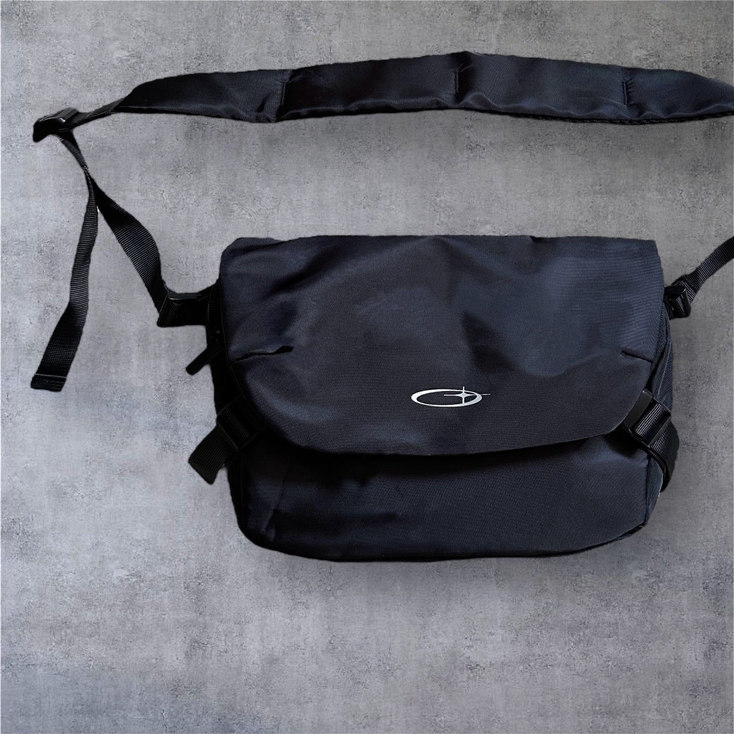 .New waterproof messenger bag