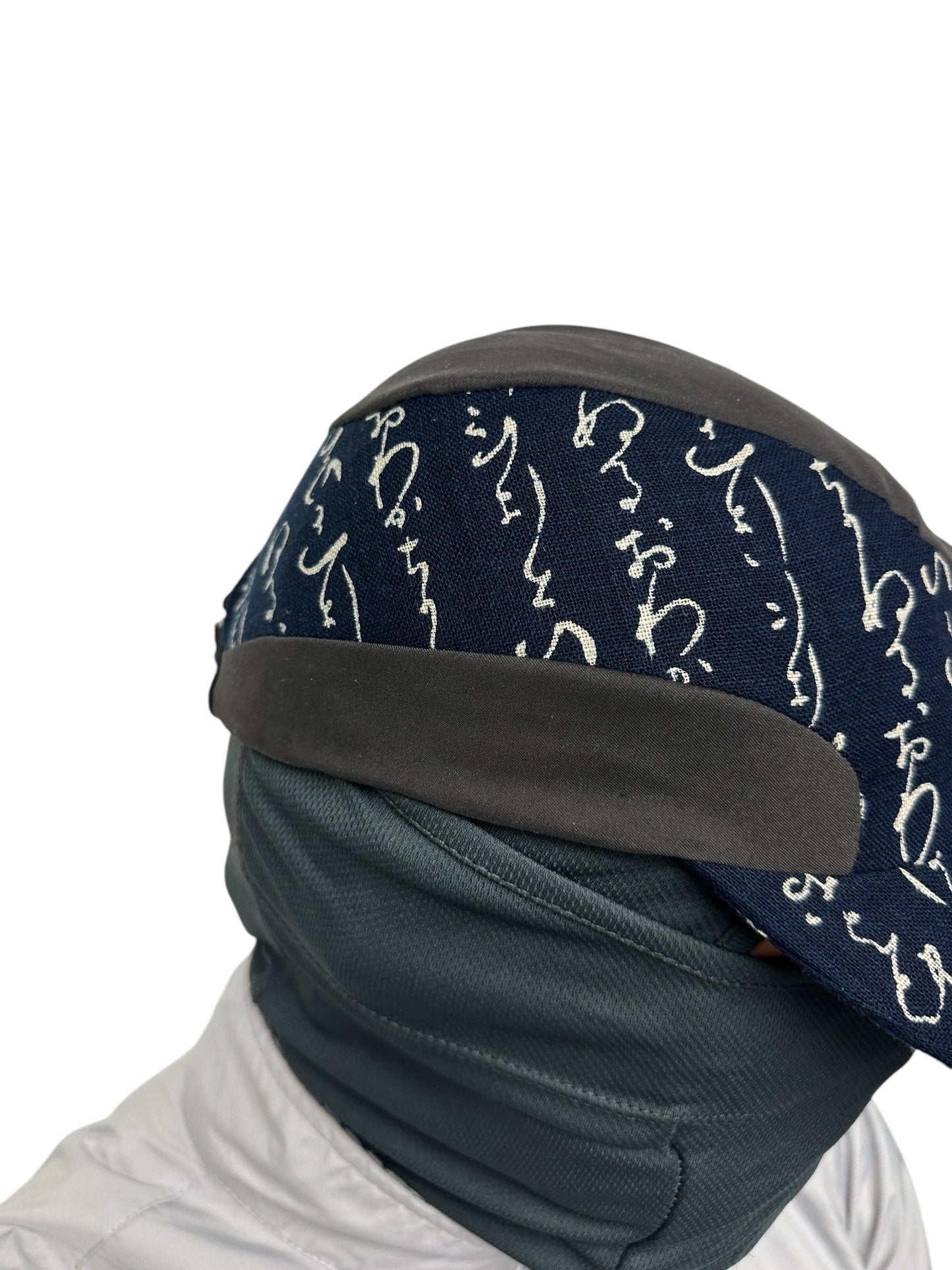 Spiro cap, tabi brim Japanese calligraphy
