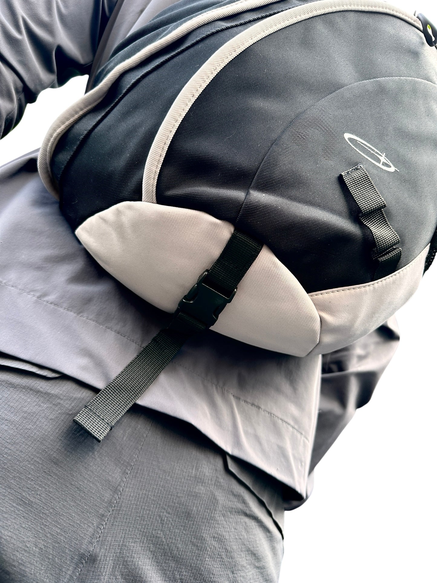 *Discq sling backpack 25L
